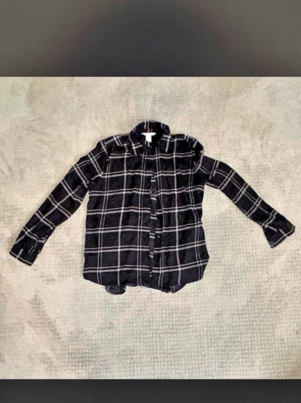 H&M Plaid Button Down in Black & White Size Medium Like New